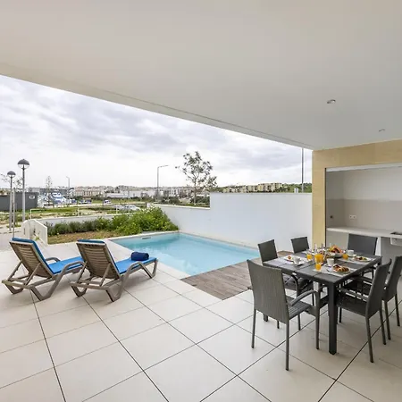 Golden Horizon With Private Pool 别墅 *