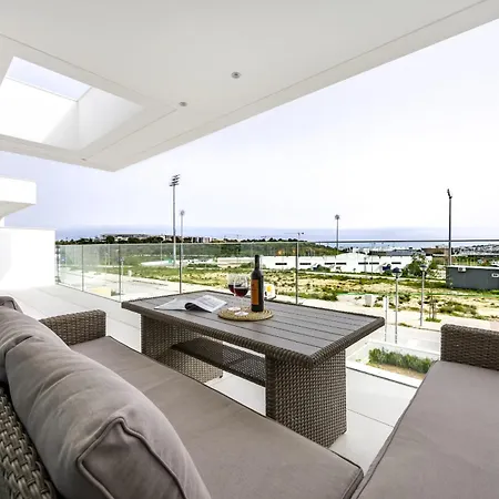 Golden Horizon With Private Pool
